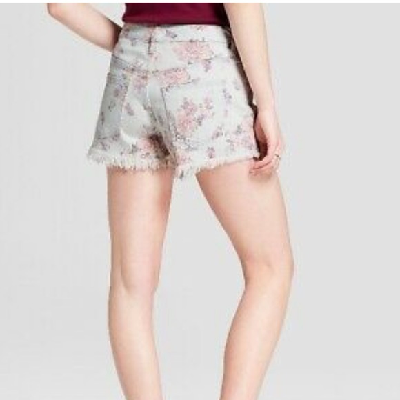Mossimo Rosey Wash Cream Rose Print Frayed Shorts - Picture 2 of 8